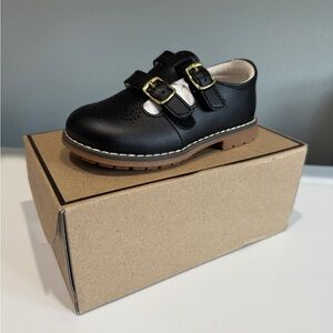 L'Amour size 8 Black Mary Jane's